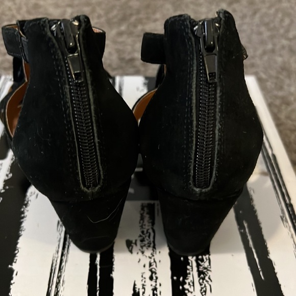 Marc Jenkins Sandal - Picture 5 of 6